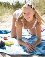 Met Art - 06-metart_beach-picnic_beti_high_0006