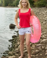 Showy Beauty - 01-showybeauty_0002